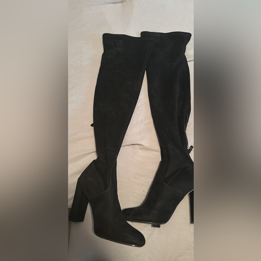 Above the knee Steve Madden suede boots. Used once. Good condition.